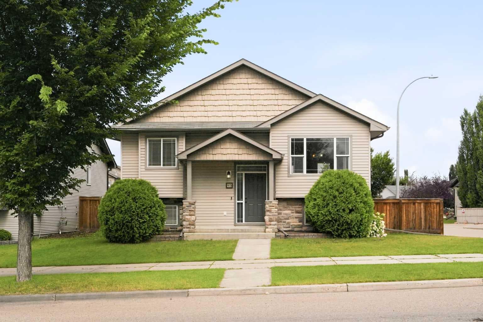 95 Inglewood Drive — photo 1