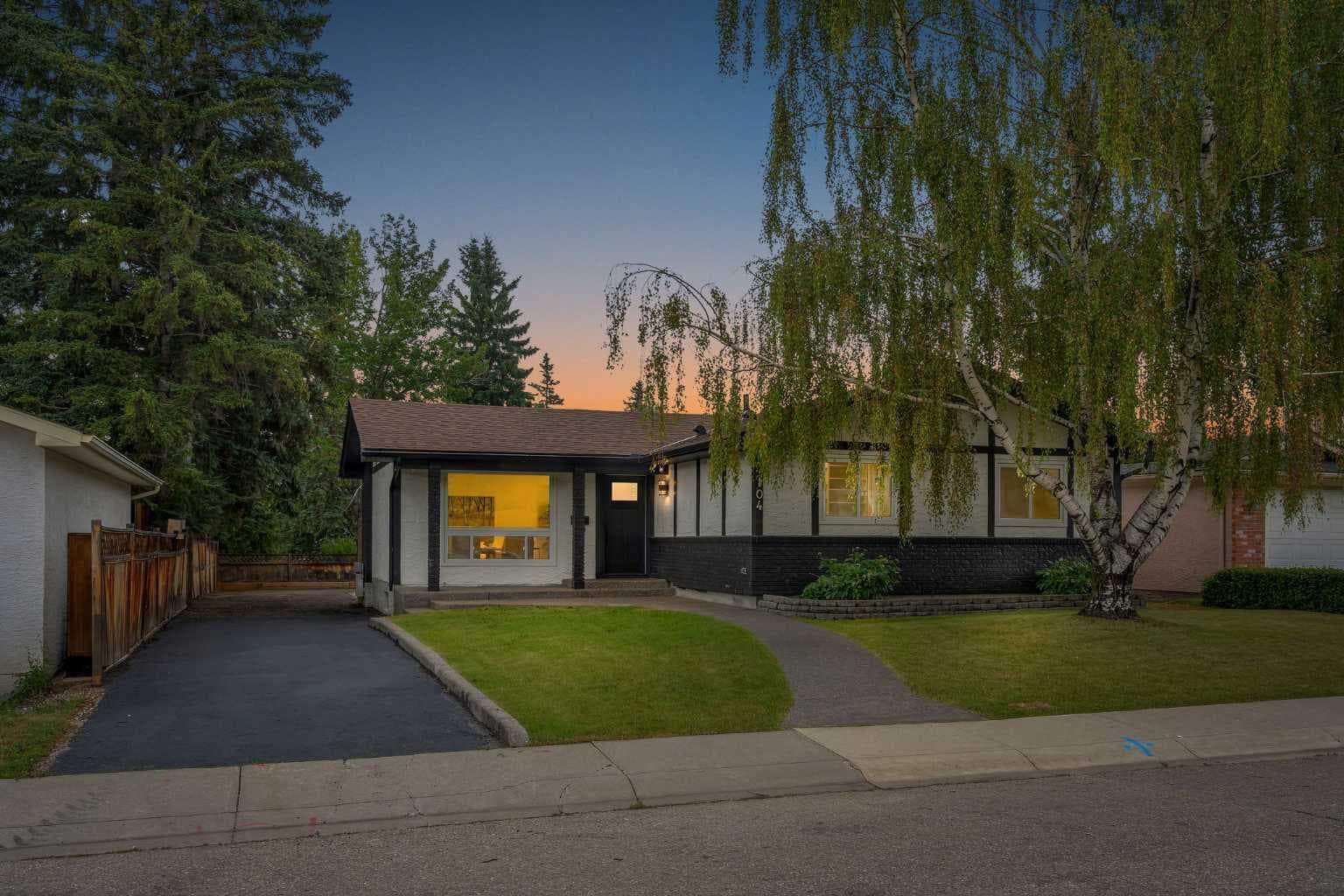 104 Oakmoor Place SW — photo 2