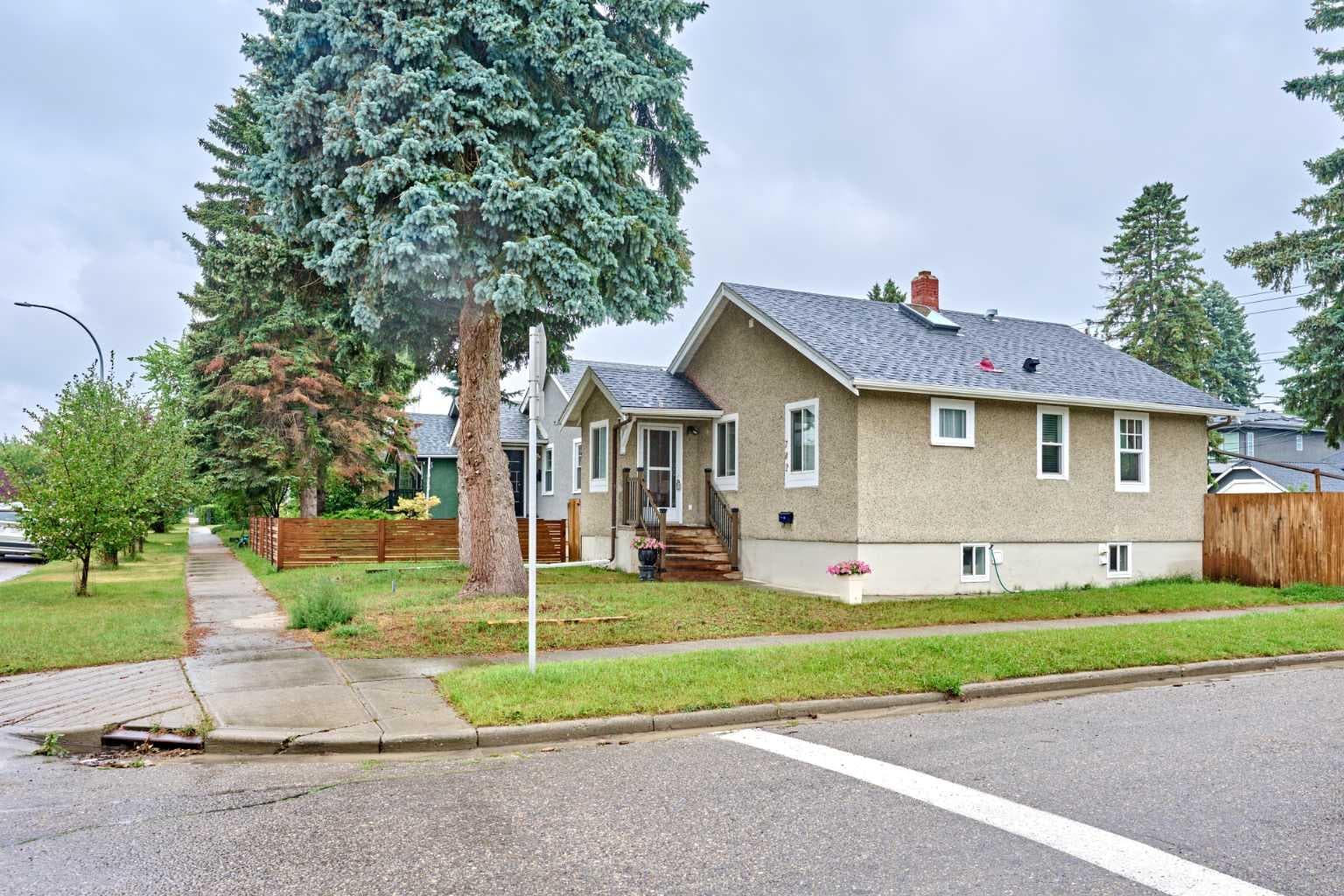 702 17 Avenue NW — photo 3