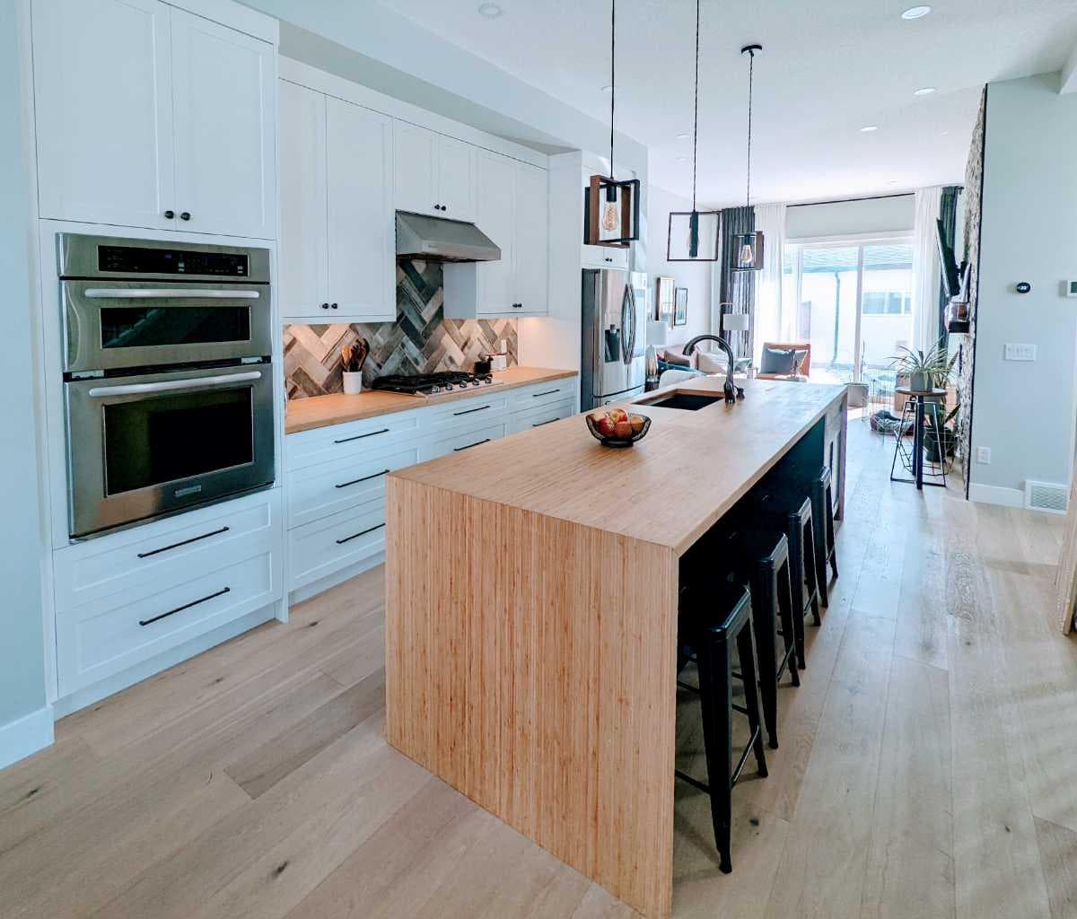 635 20 Avenue NE — photo 2