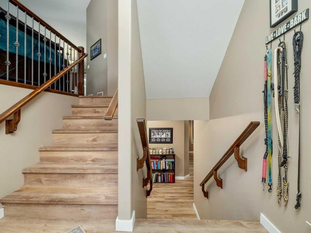 532 Margaret Sutherland Crescent N — photo 4