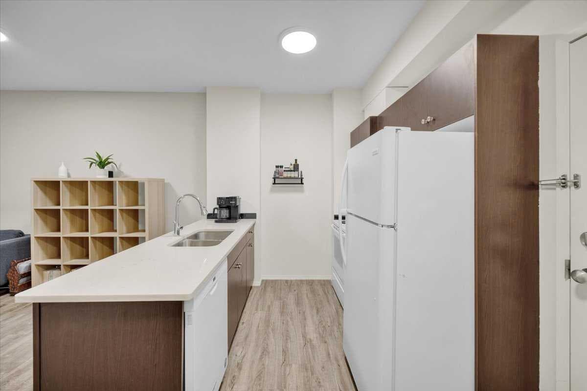 1108, 73 Erin Woods Court SE — photo 3