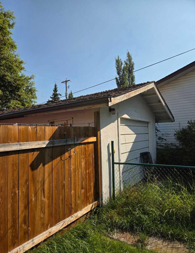2122 22 Avenue — photo 3