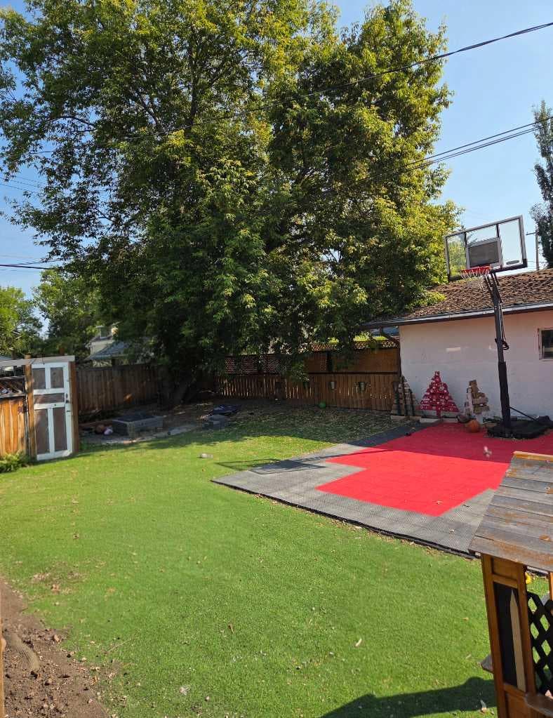 2122 22 Avenue — photo 5