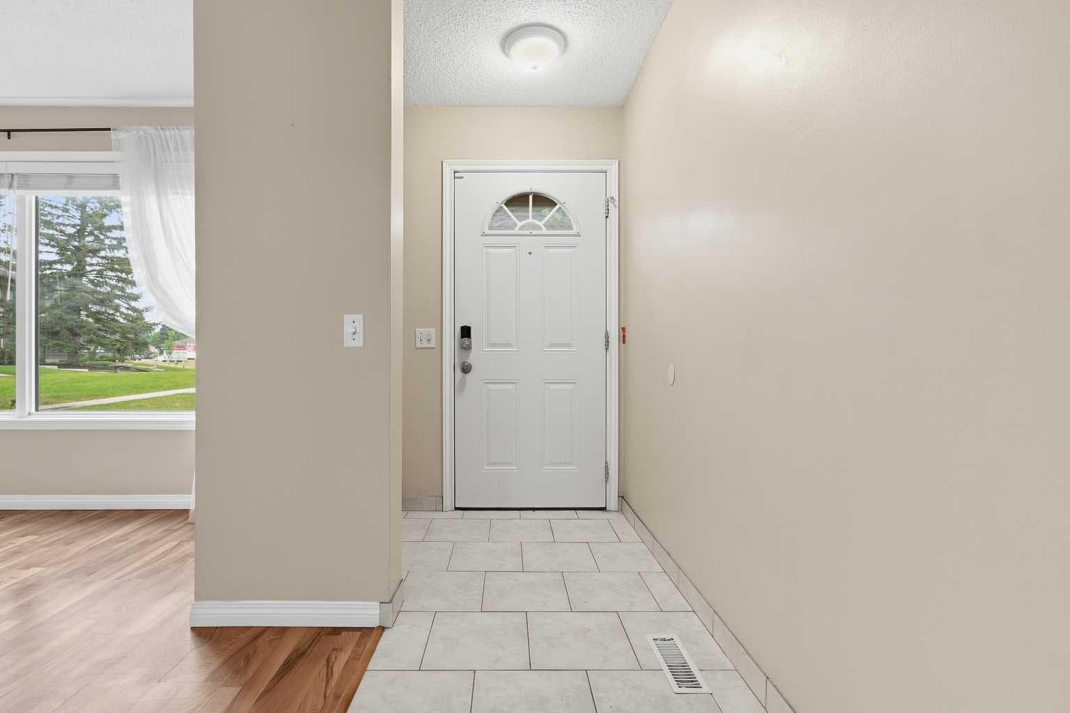 224, 999 Canyon Meadows Drive SW — photo 4