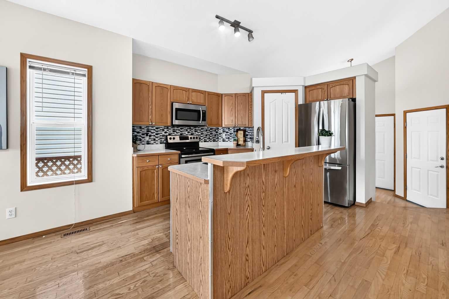 168 Somerglen Common SW — photo 4