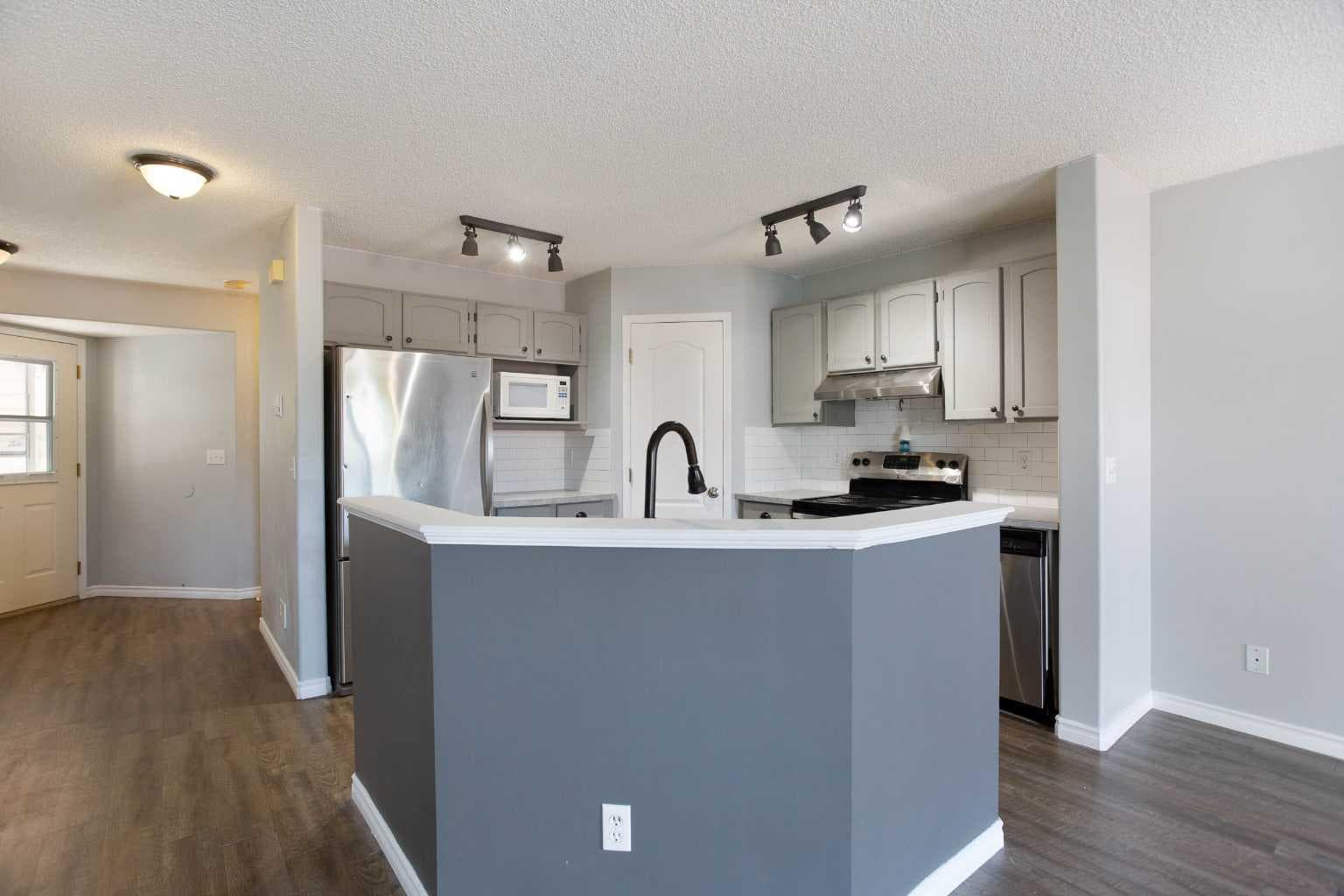 7269 Laguna Way NE — photo 3
