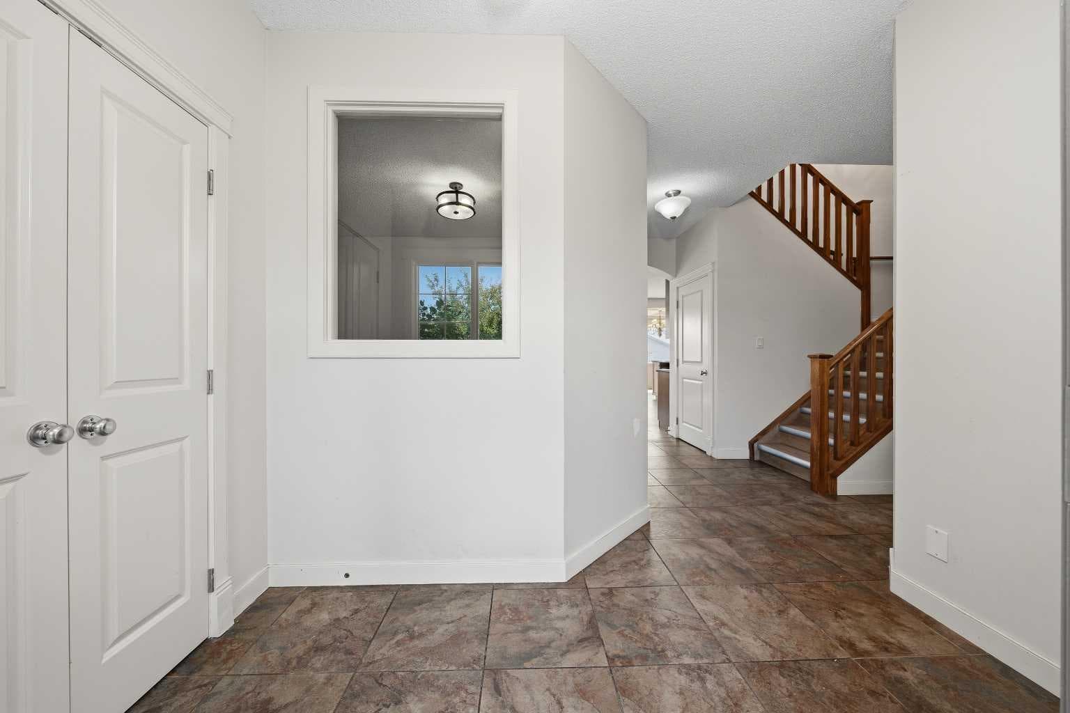 204 Eversyde Mews SW — photo 3