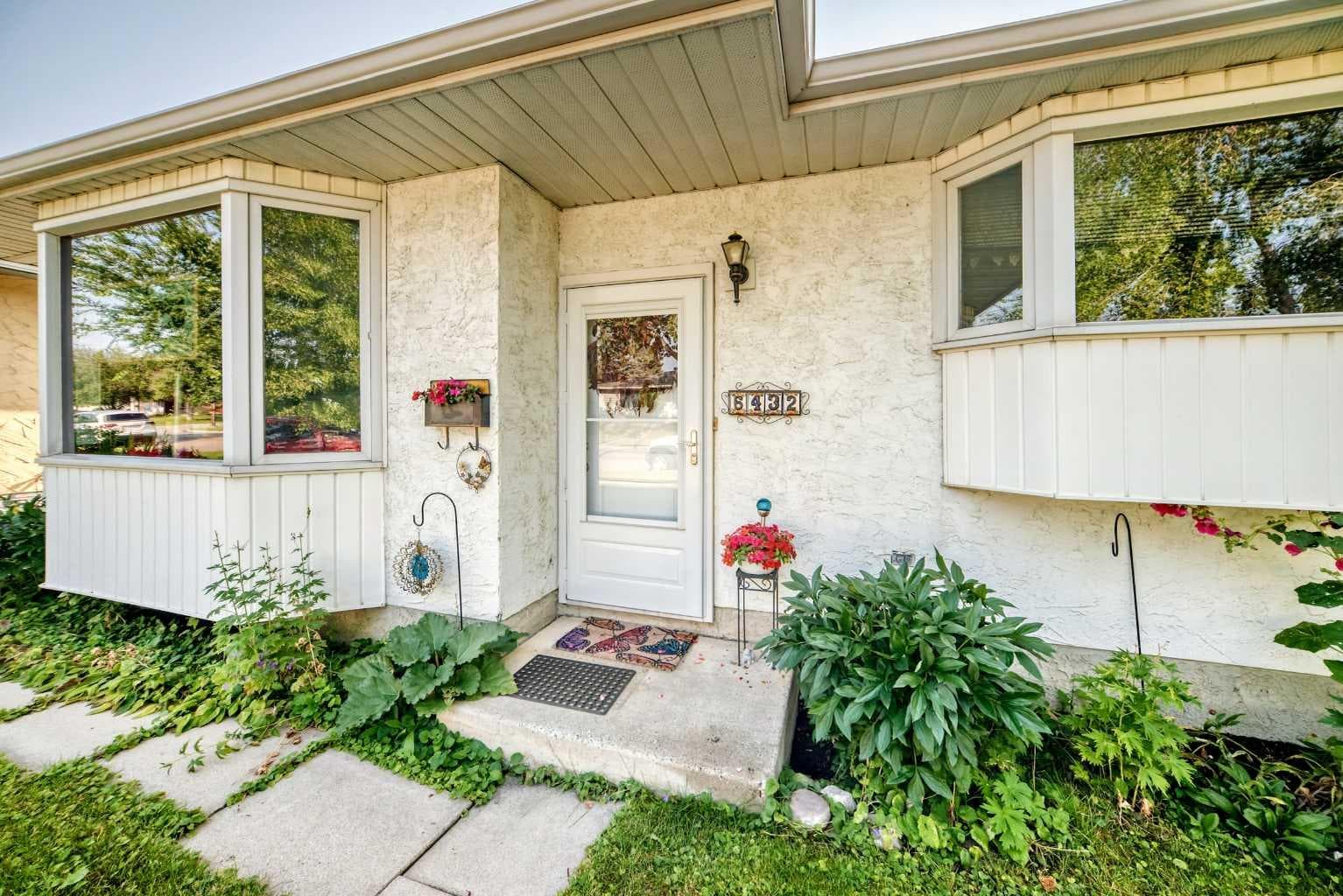 6432 Rundlehorn Drive NE — photo 2