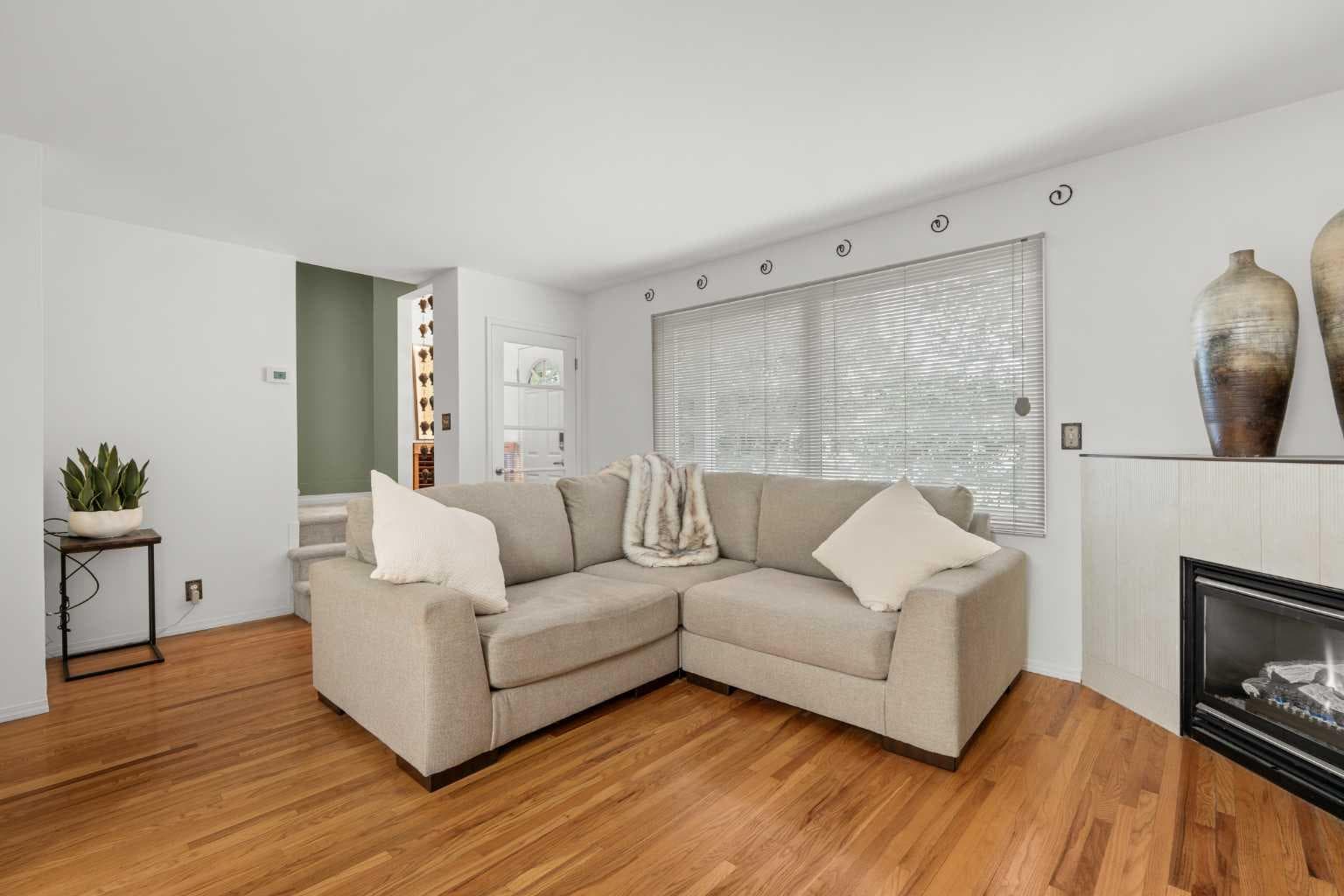 554 Killarney Glen Court SW — photo 2
