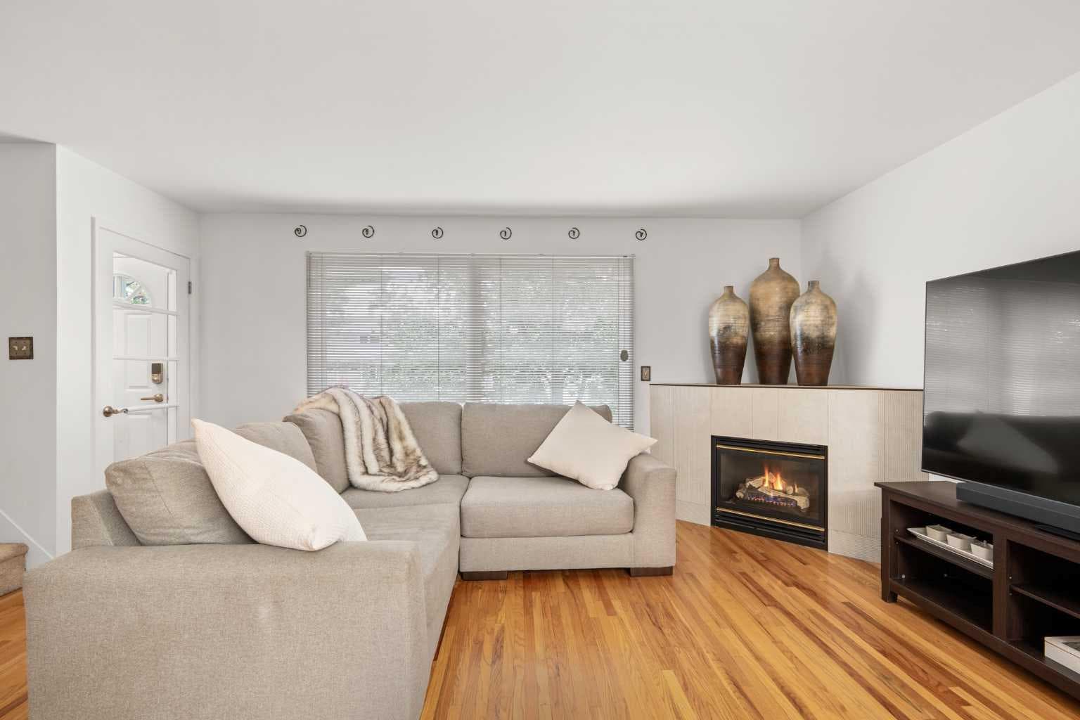 554 Killarney Glen Court SW — photo 3