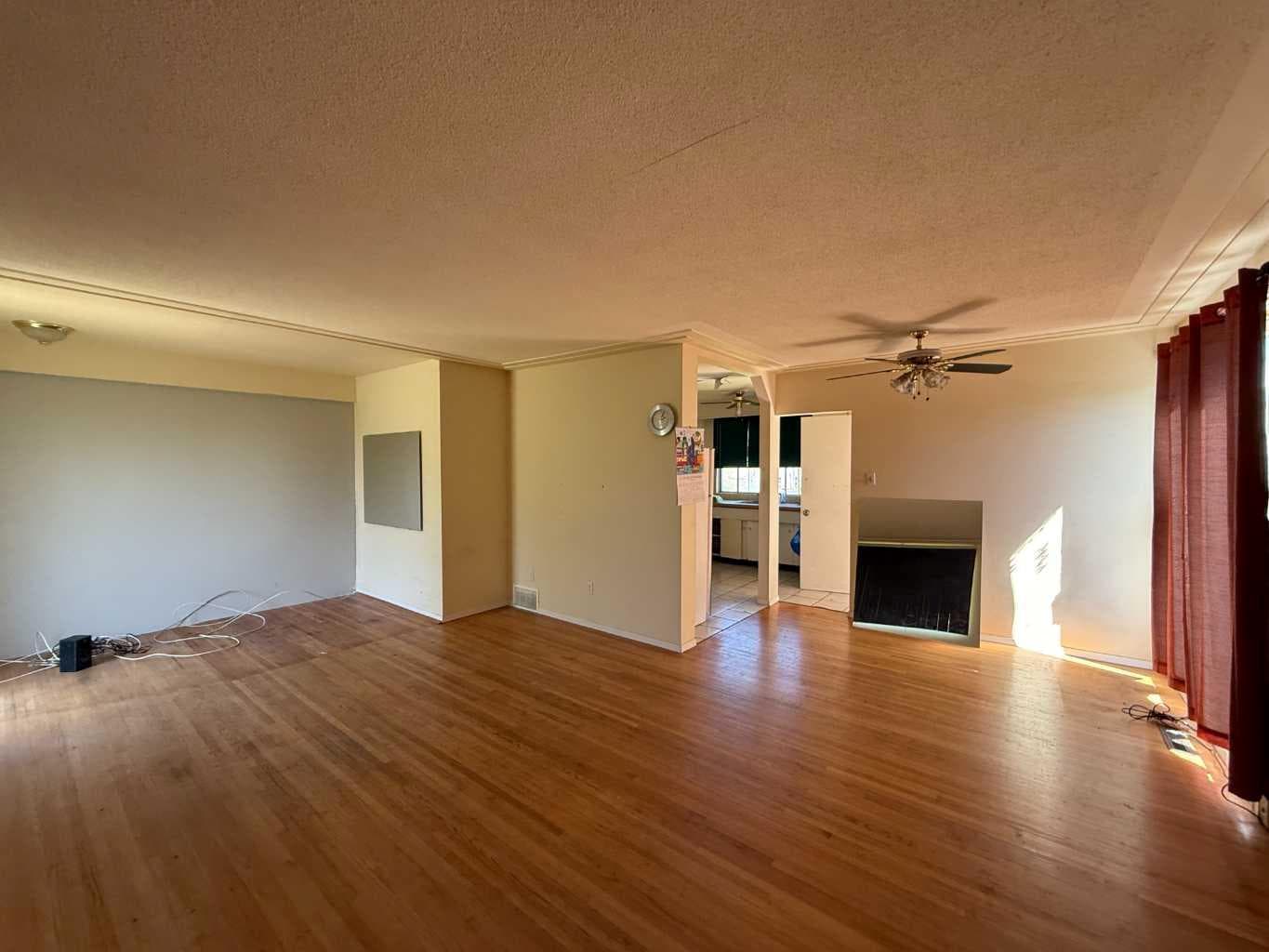 4504 Greenview Drive NE — photo 2