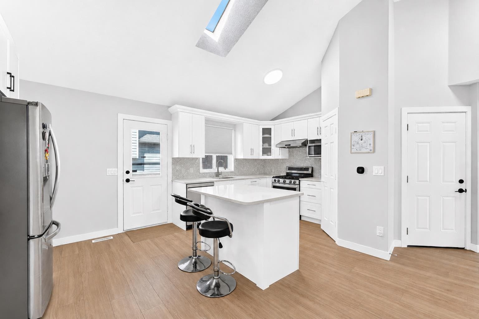315 Appleglen Place SE — photo 2