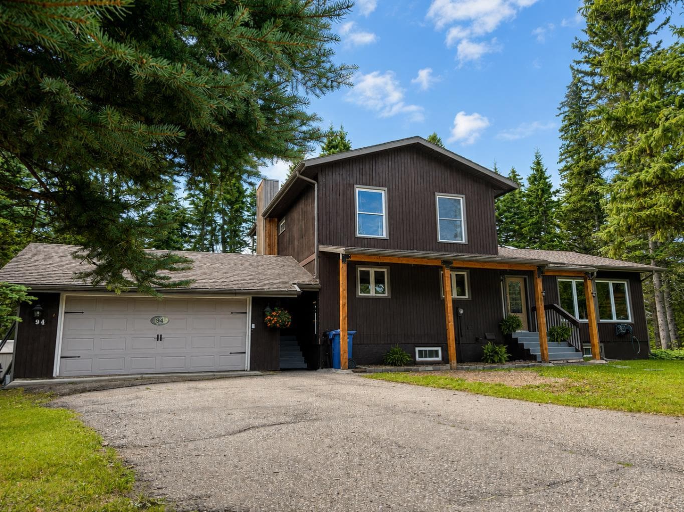 94 Redwood Meadows Drive — photo 1