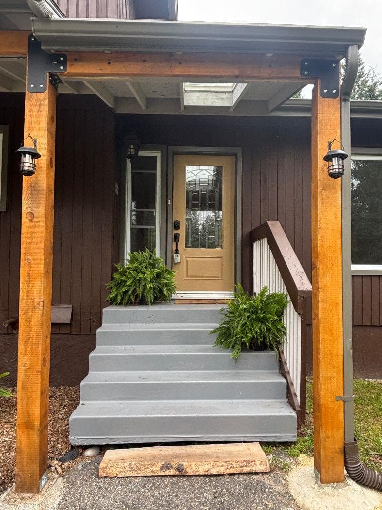 94 Redwood Meadows Drive — photo 2