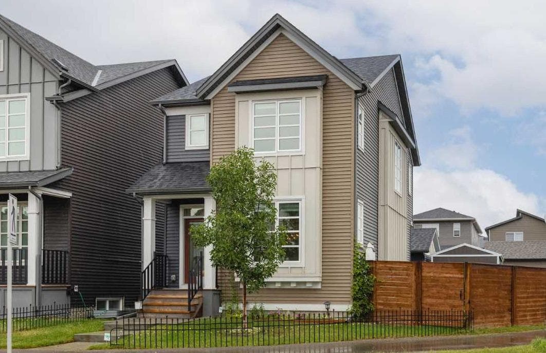 788 Walgrove Boulevard SE — photo 1