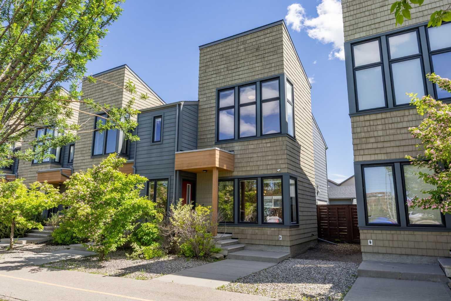 140 Walden Gate SE — photo 1