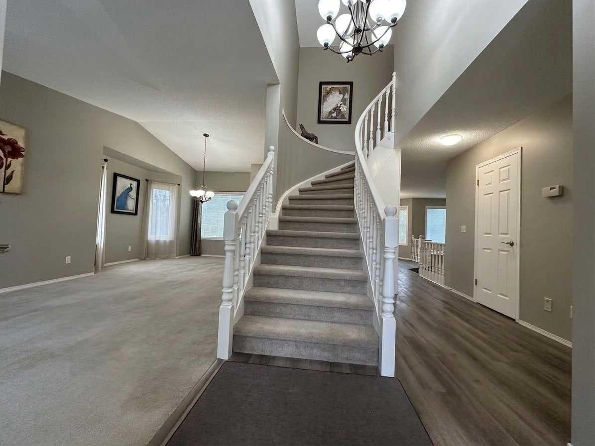 153 Hawkdale Circle NW — photo 4