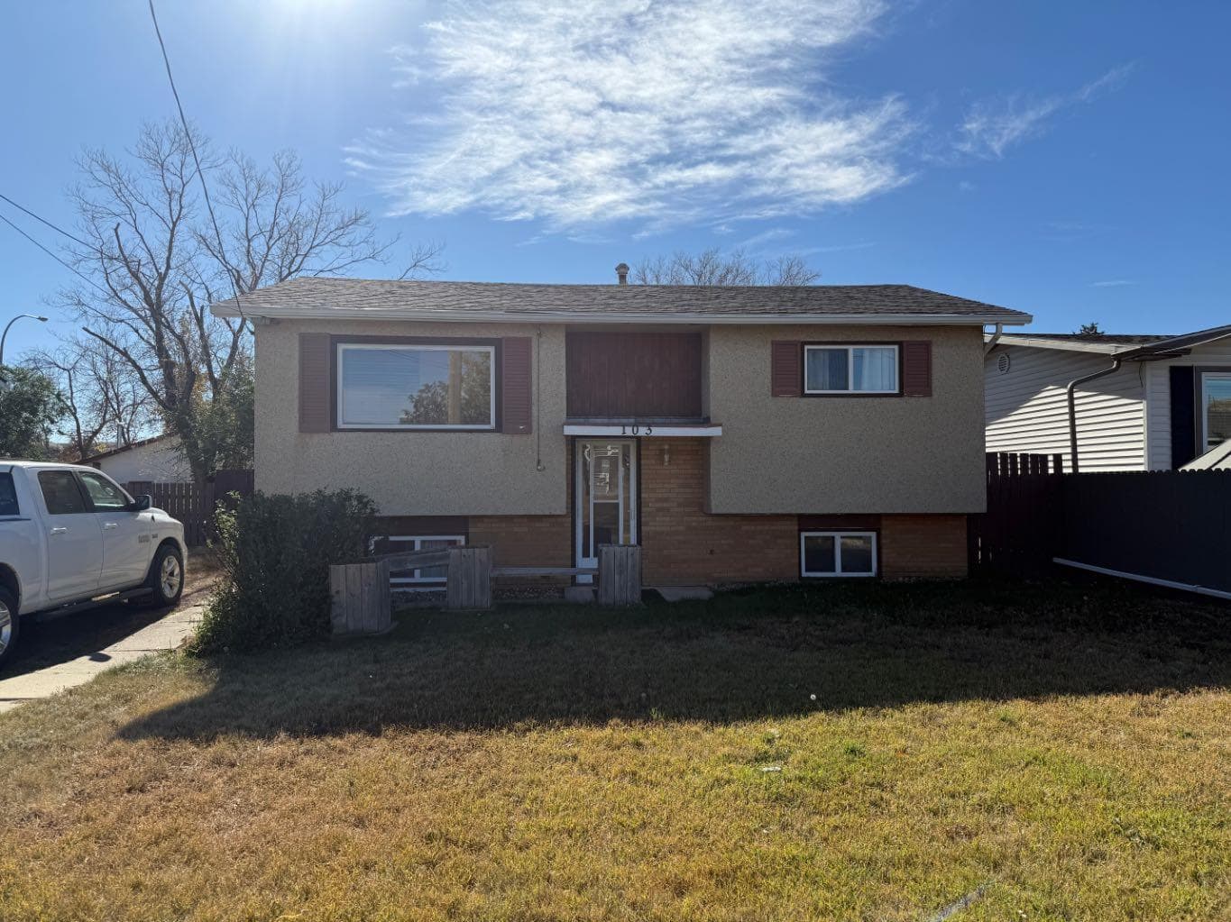 103 7 Avenue SE — photo 2