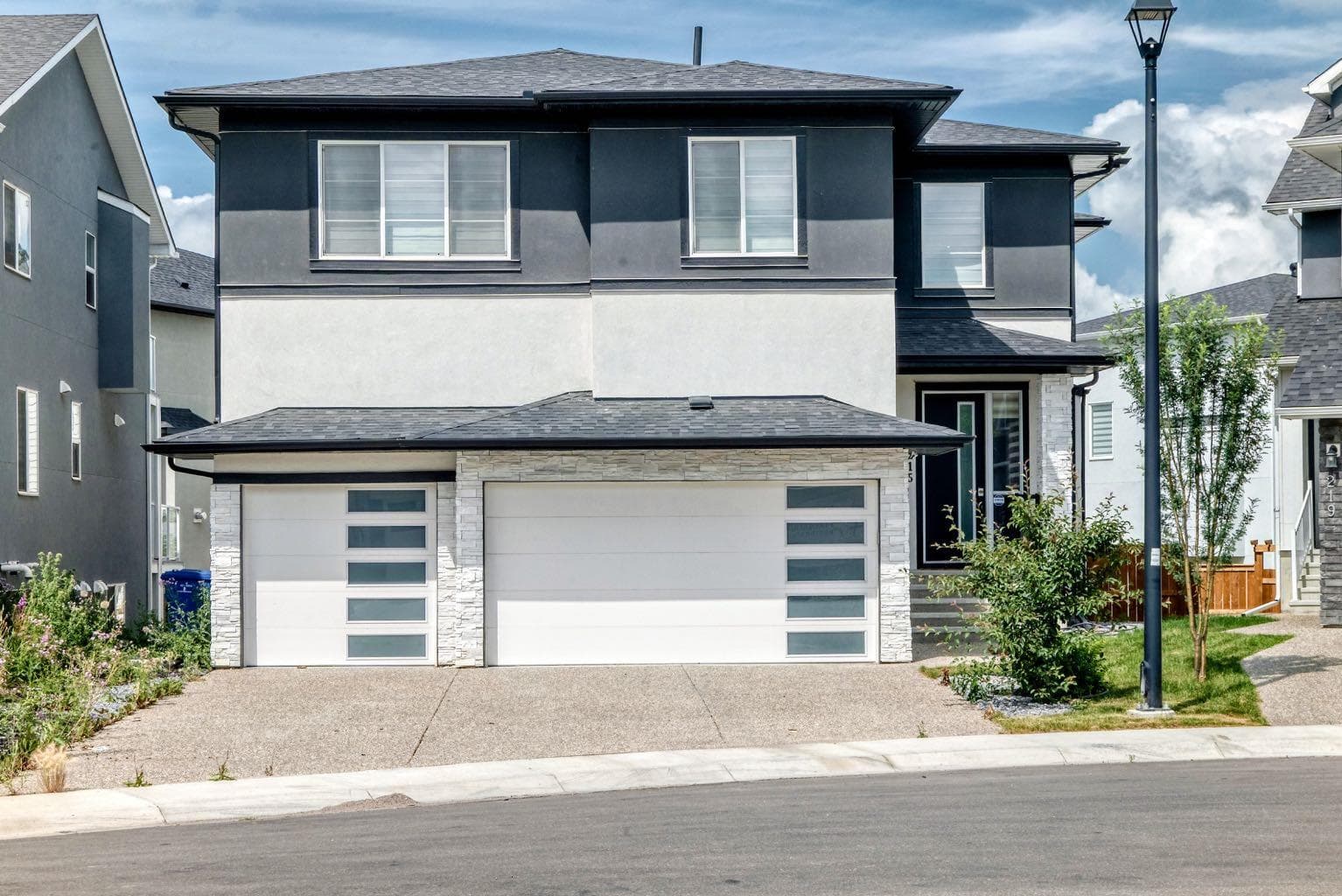 215 Kinniburgh Place — photo 1