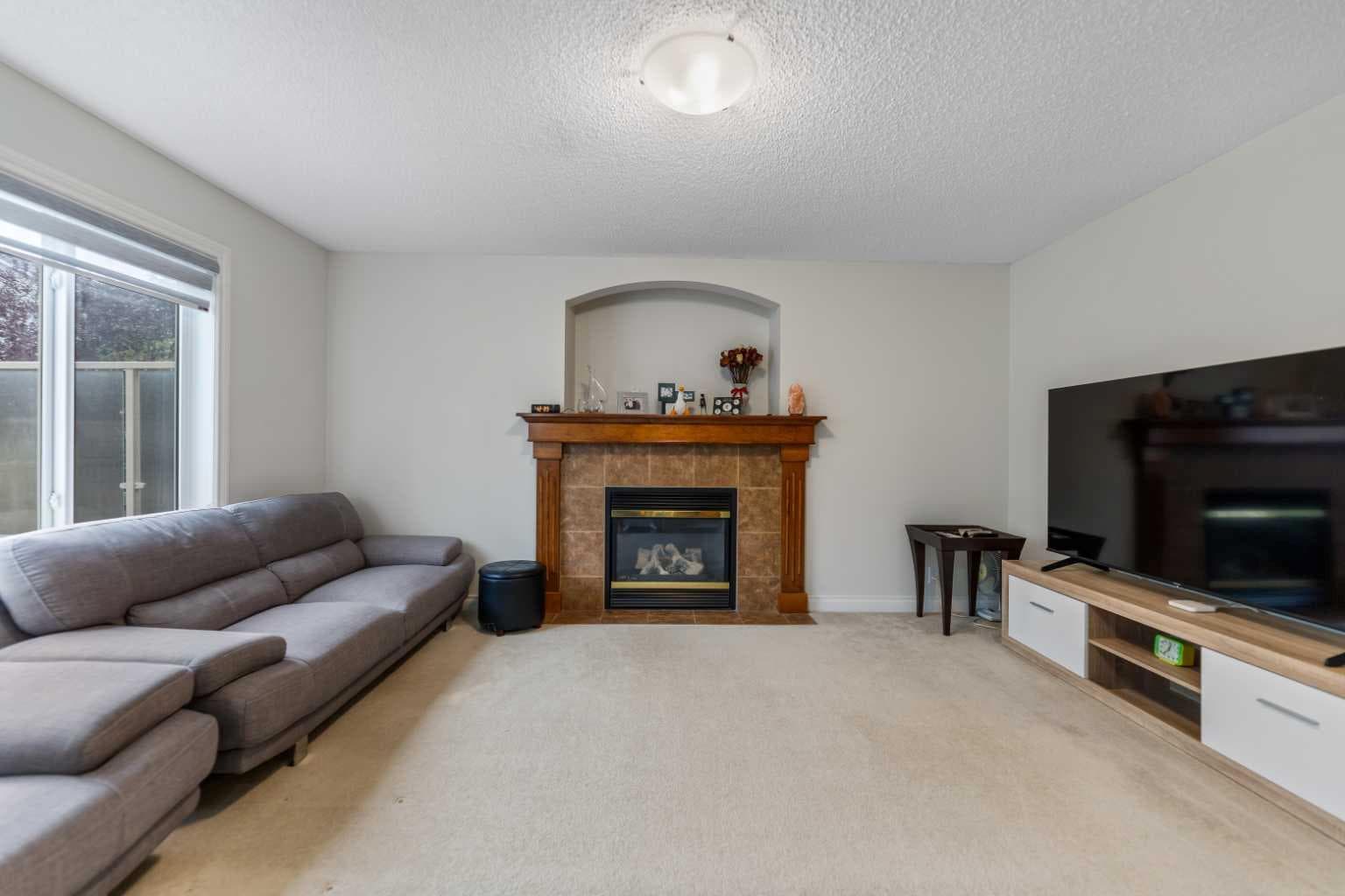 10 Evansmeade Manor NW — photo 3