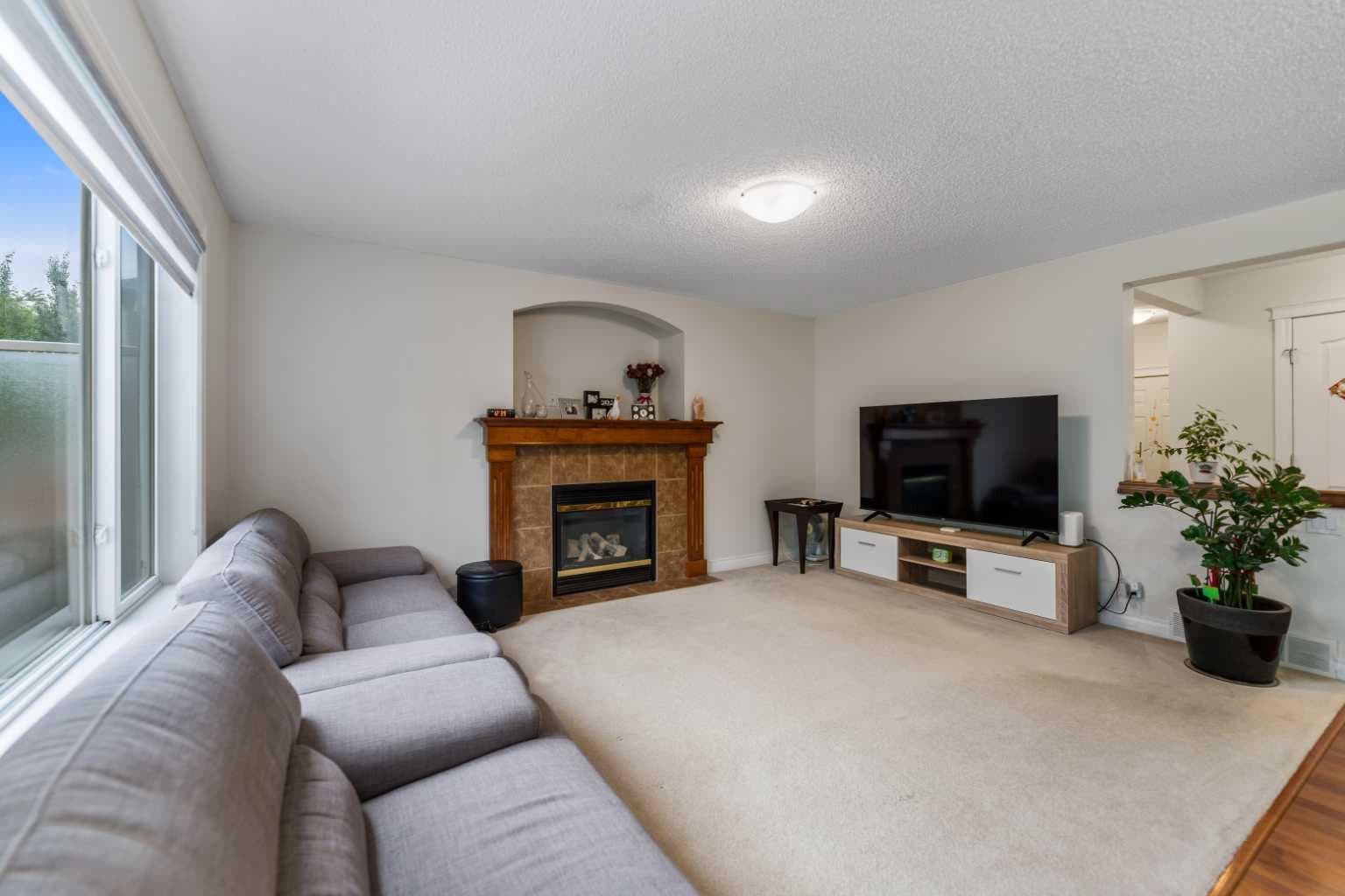 10 Evansmeade Manor NW — photo 4