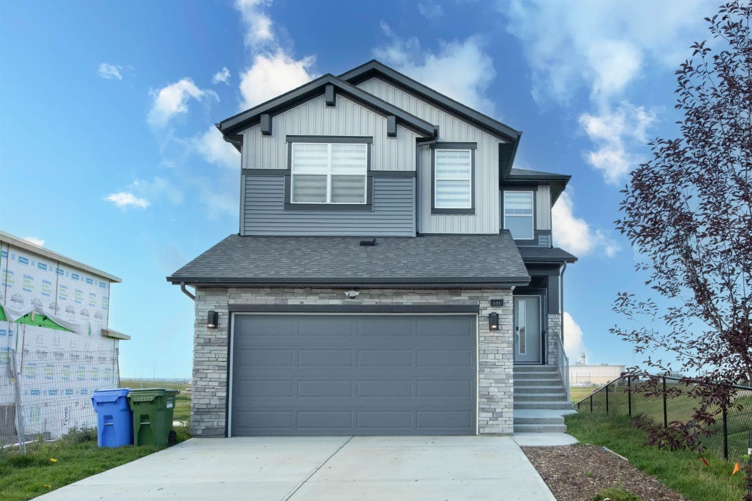 171 Corner Glen Grove NE — photo 1