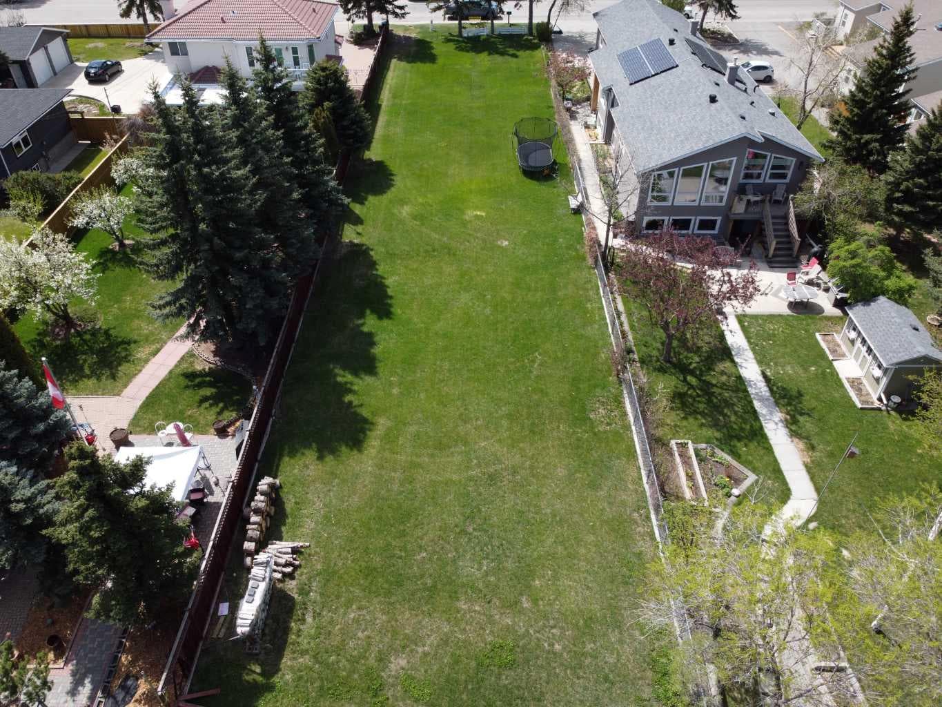 8520 48 Avenue NW — photo 1