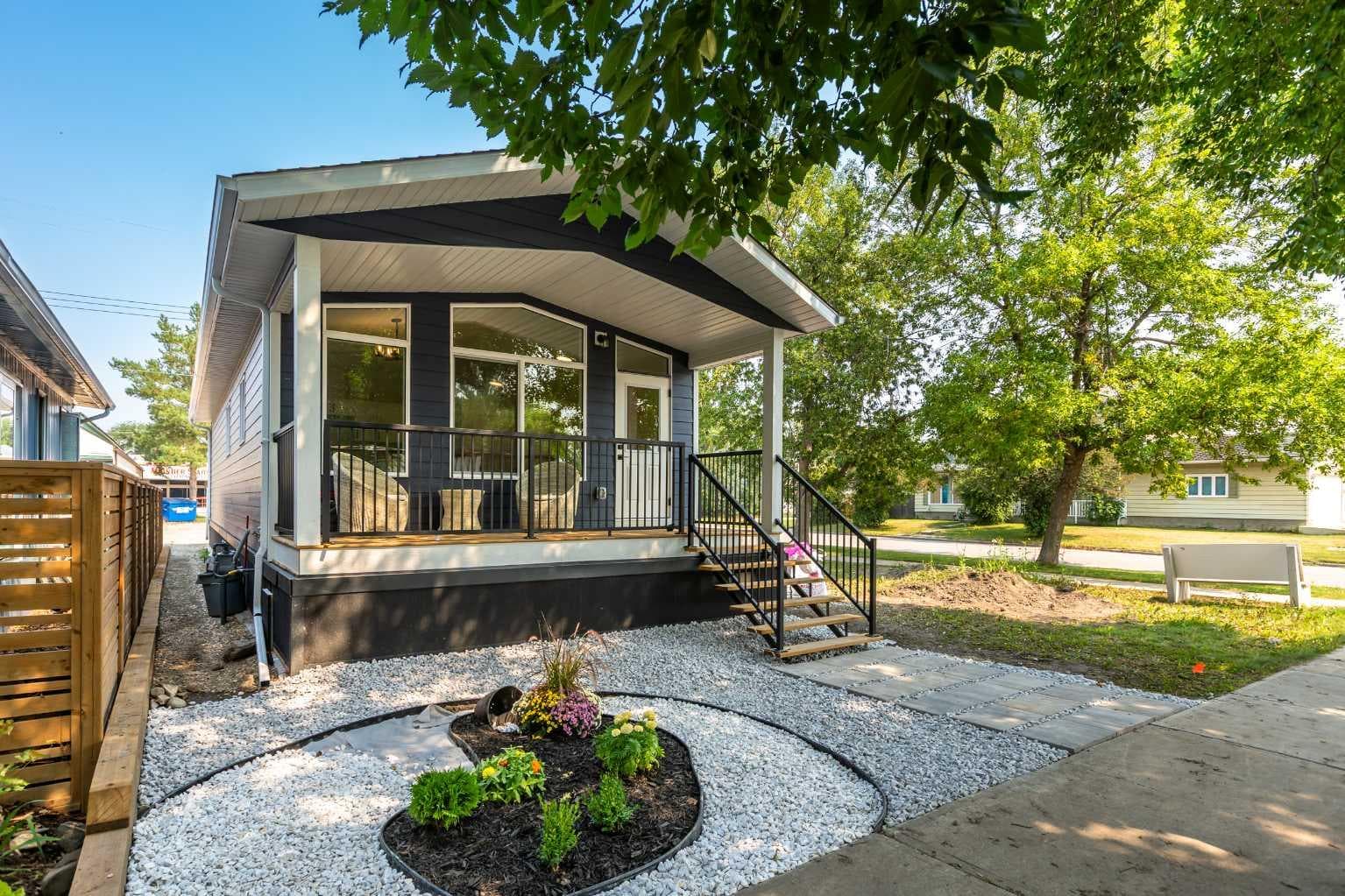 38 4 Avenue SE — photo 1
