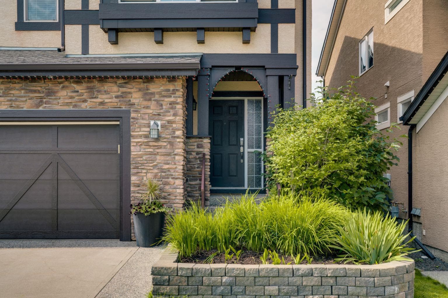 242 Valley Woods Place NW — photo 2