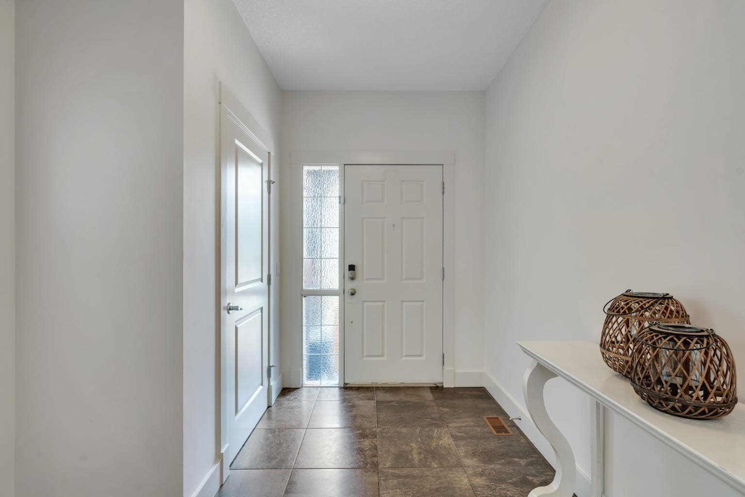 242 Valley Woods Place NW — photo 4