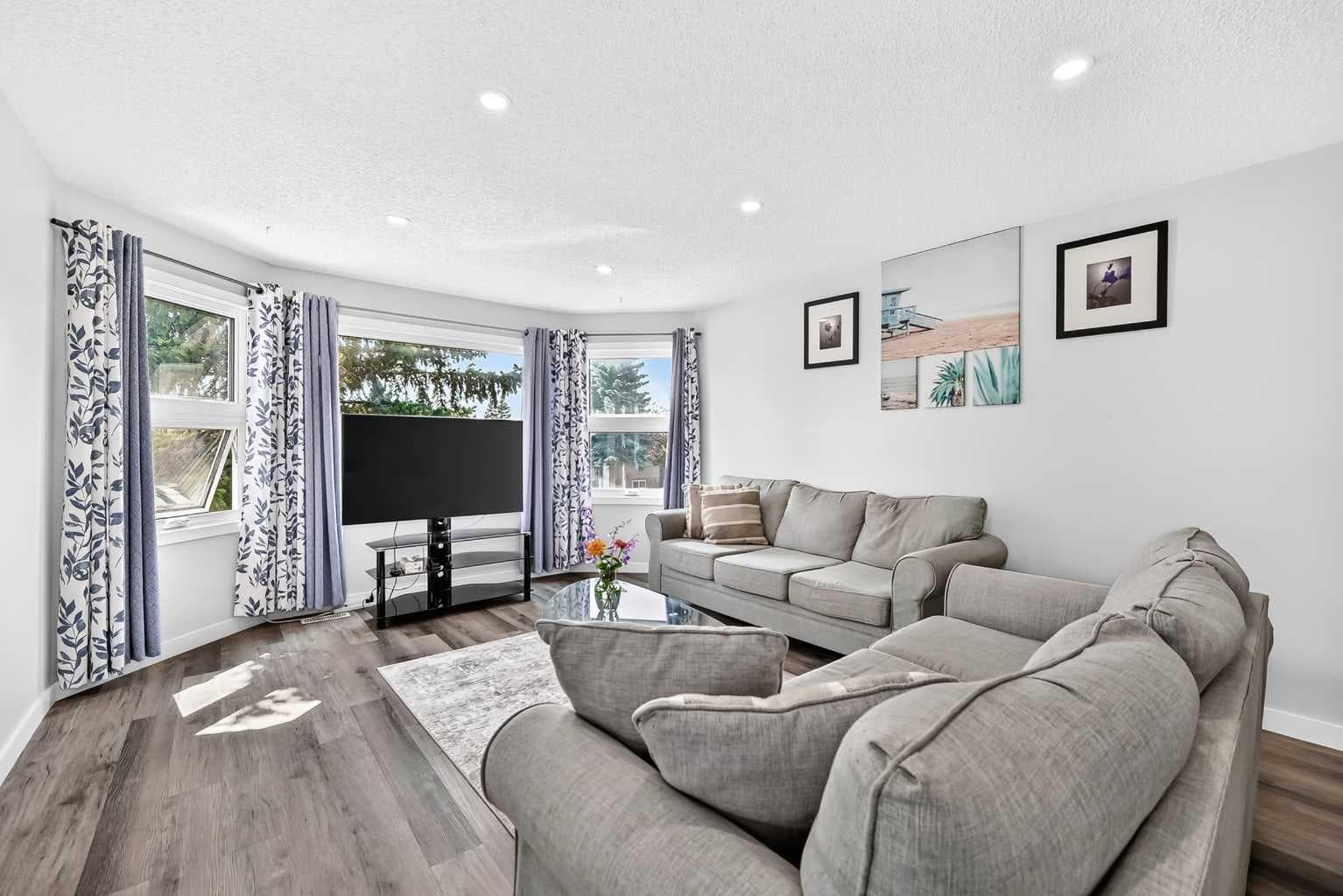 76 aberfoyle Close NE — photo 4