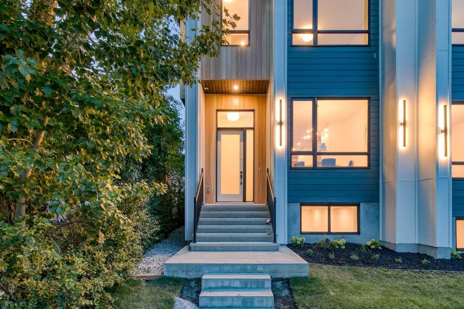 4920 21 Avenue NW — photo 4