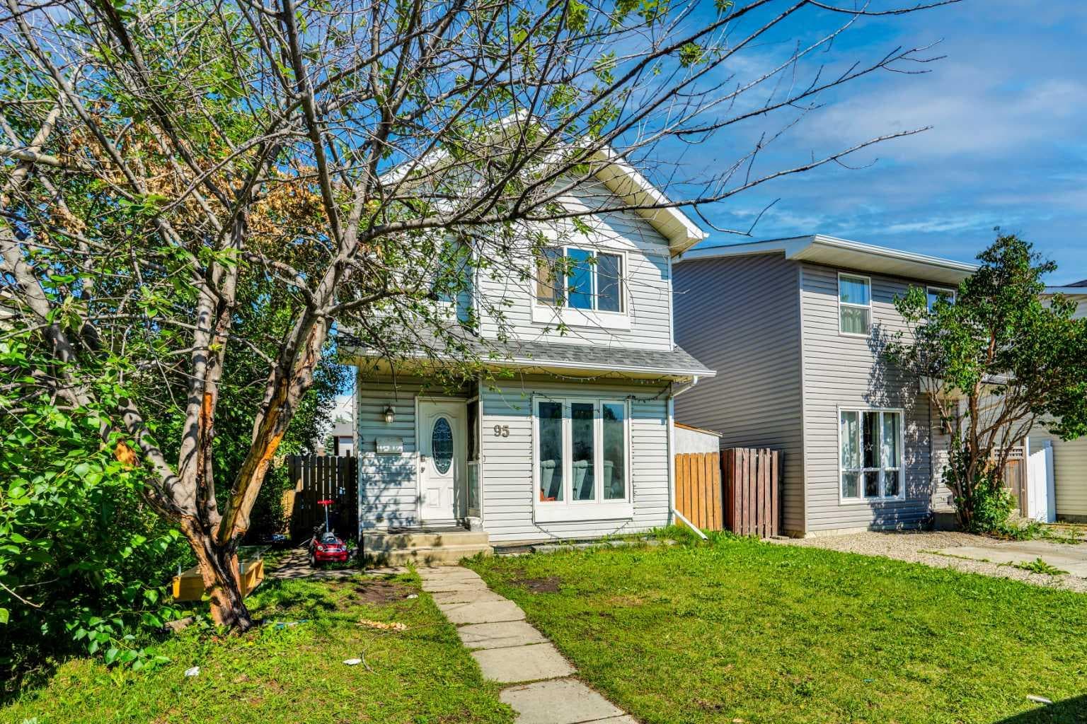 95 Castlegreen Close NE — photo 1