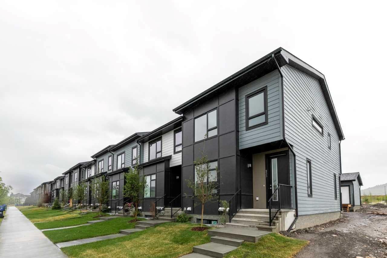 233 Vantage Drive — photo 2