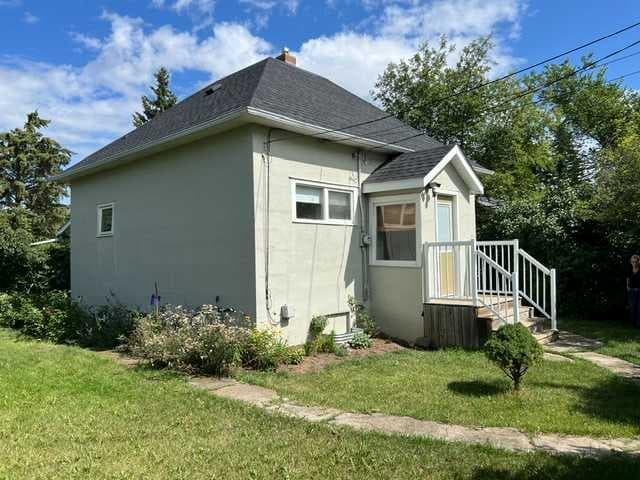 5818 51 Avenue — photo 1