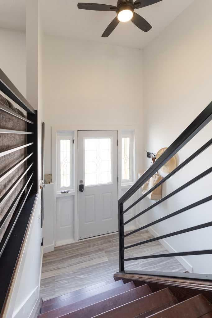 381 18 Street NE — photo 3