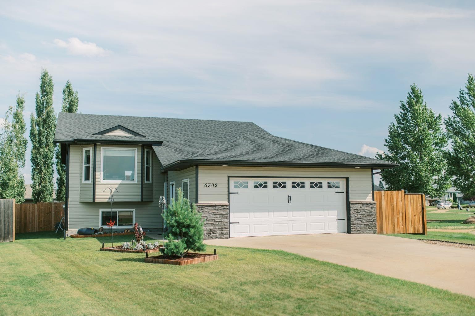 6702 43 Avenue Close — photo 3