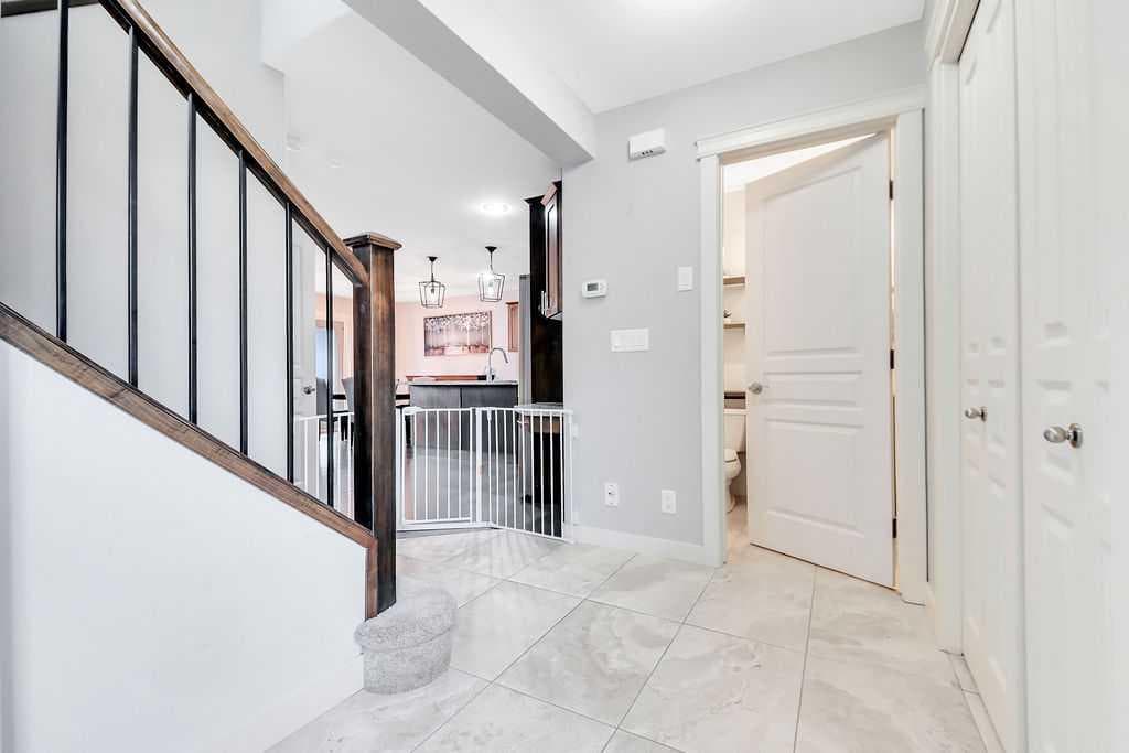 210 Viscount Drive — photo 3