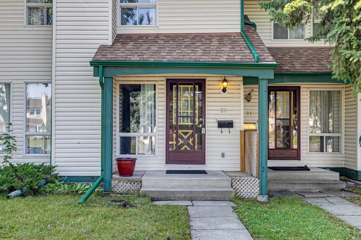 33 Woodhill Court SW — photo 2