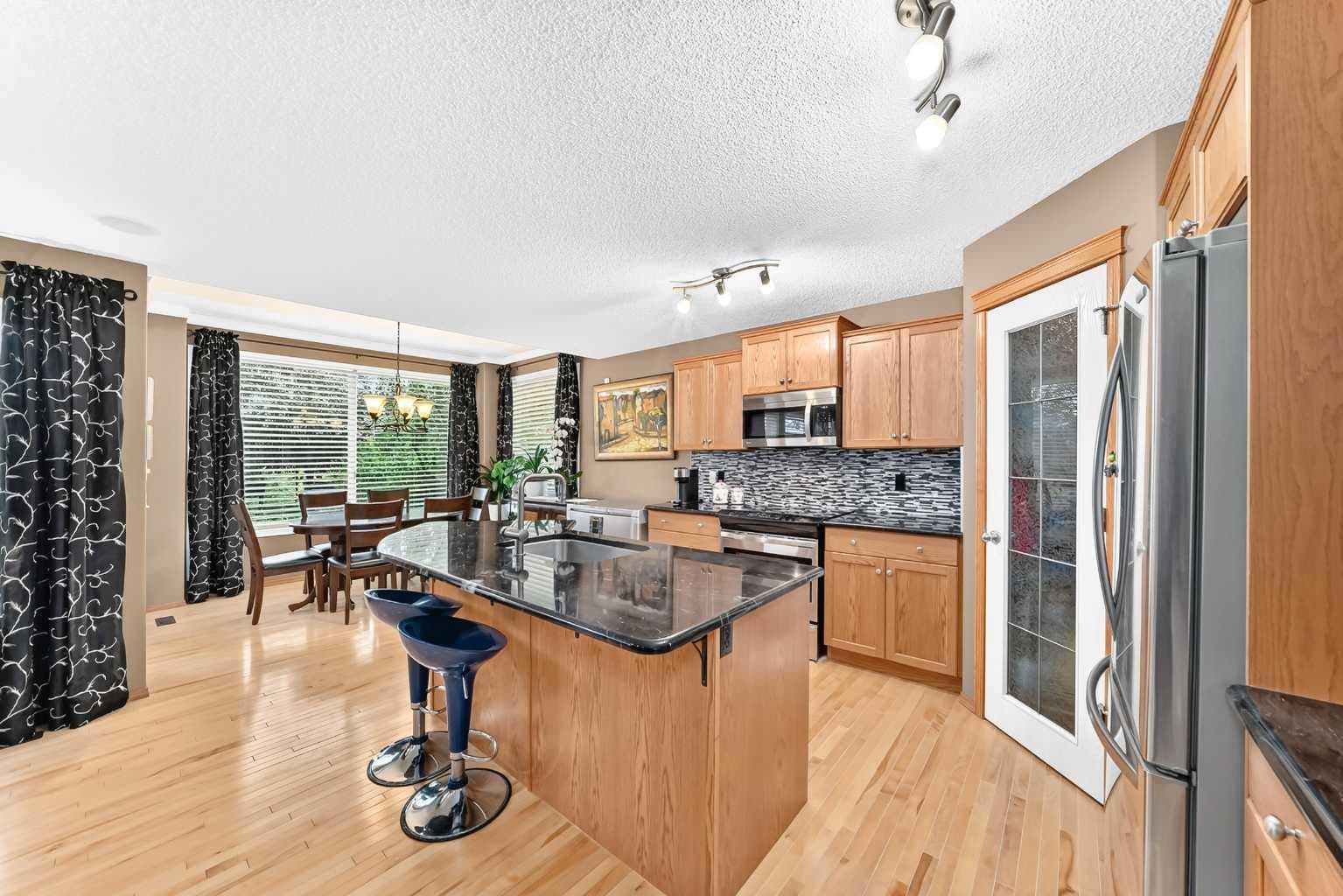 144 Cougarstone Common SW — photo 2