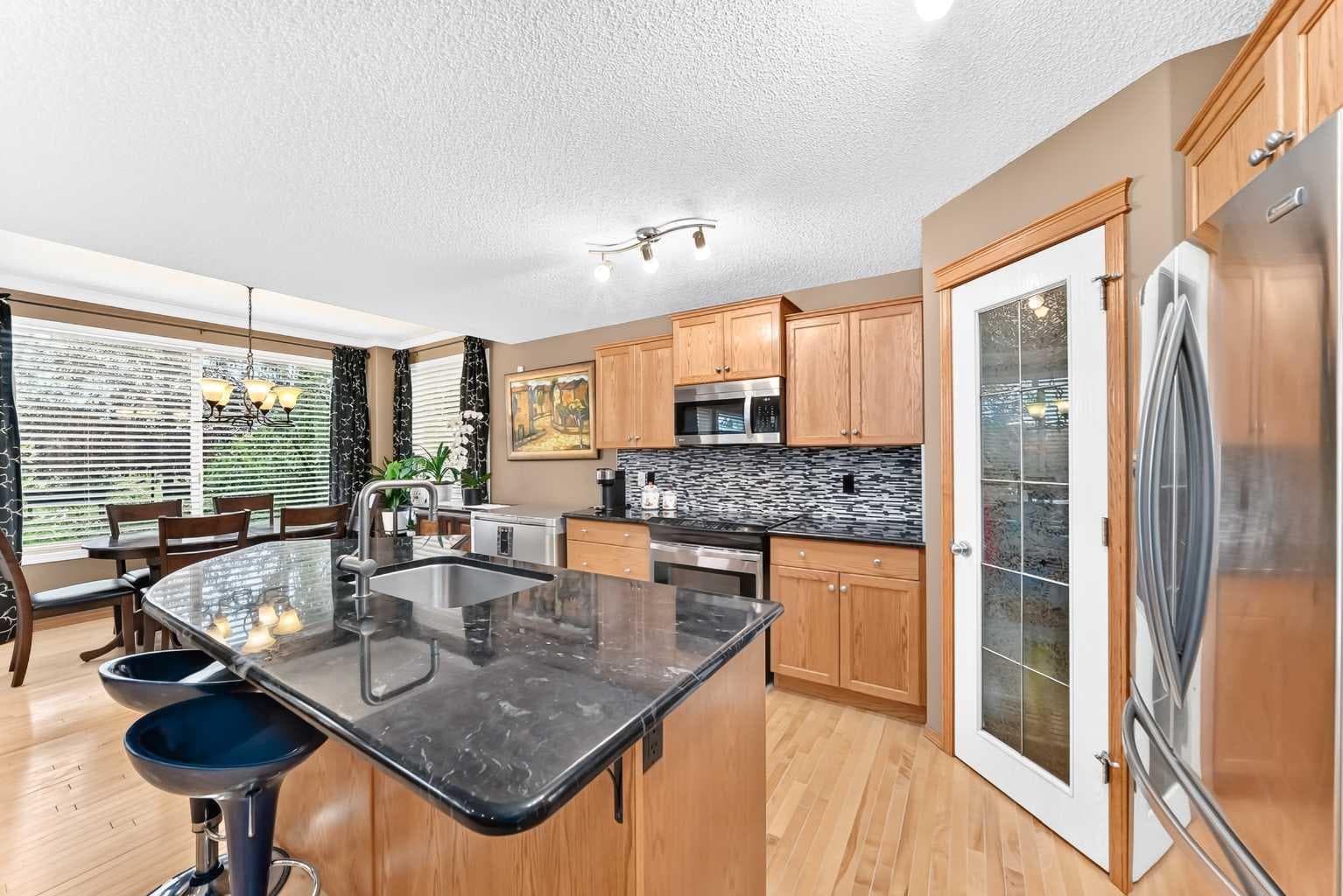 144 Cougarstone Common SW — photo 3