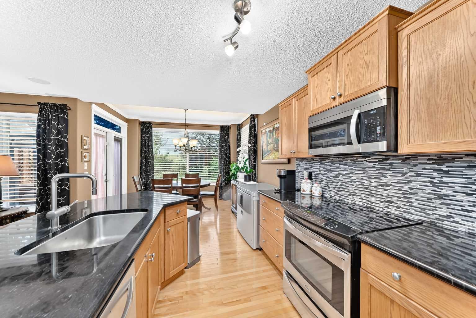 144 Cougarstone Common SW — photo 4