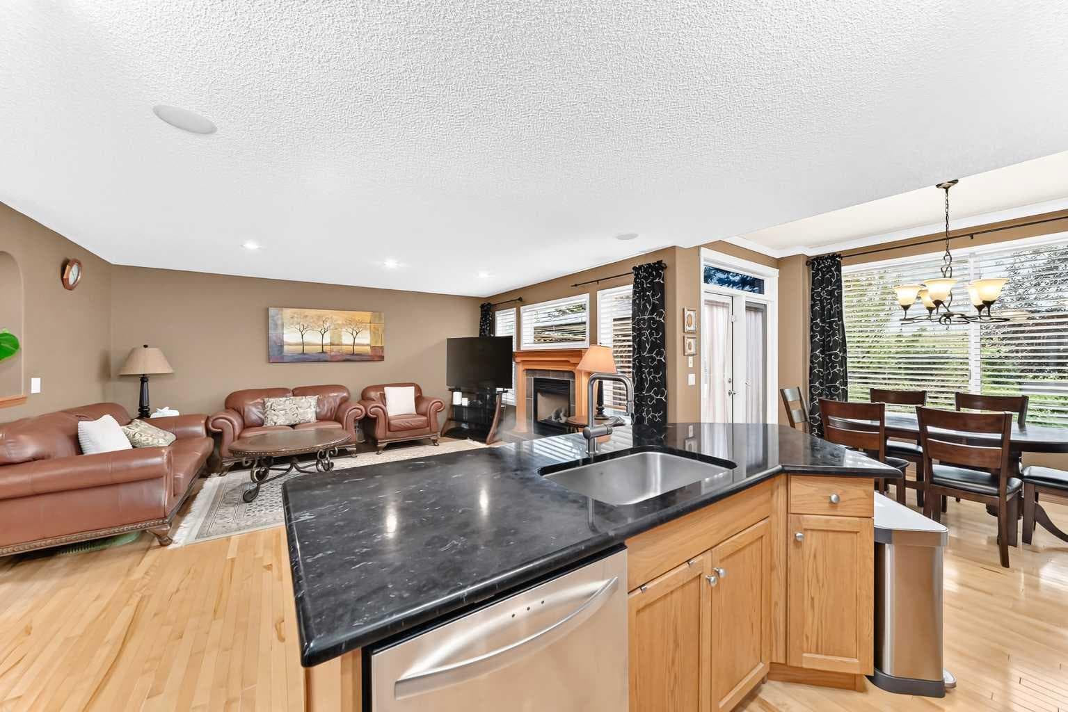 144 Cougarstone Common SW — photo 5