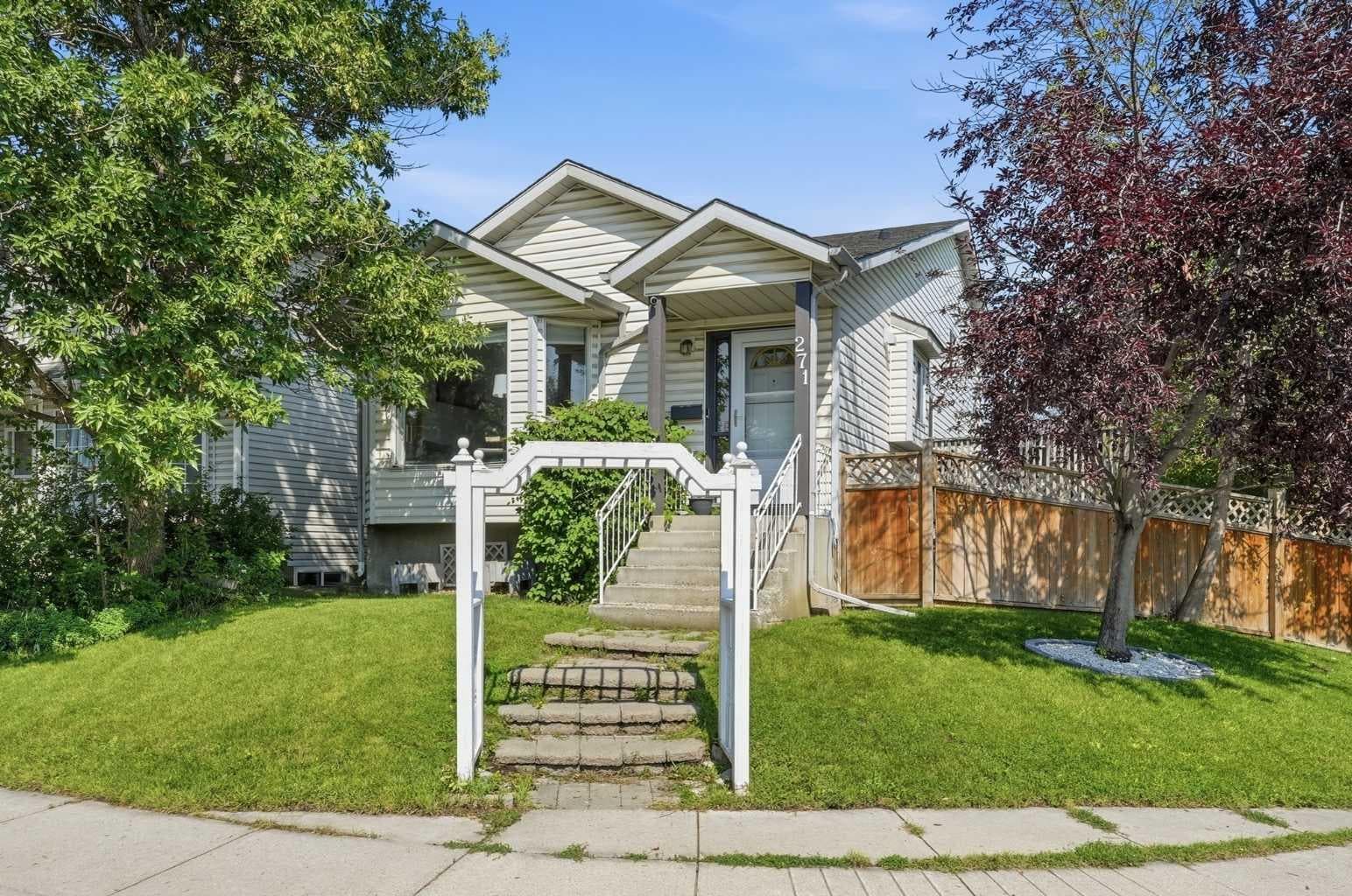271 Erin Meadow Close SE — photo 1
