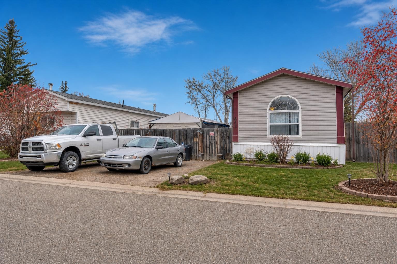863 Brentwood Crescent — photo 1