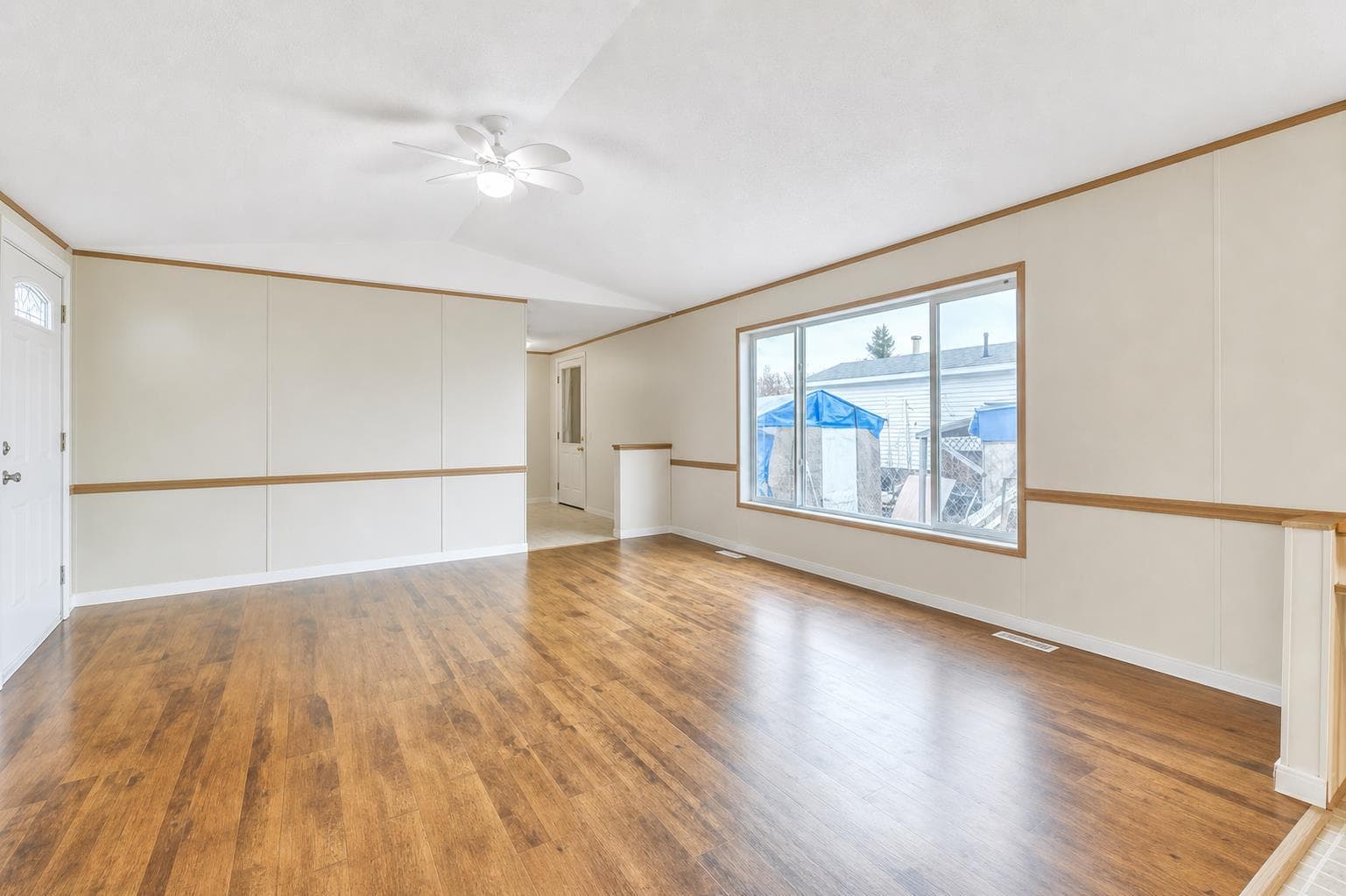 863 Brentwood Crescent — photo 3