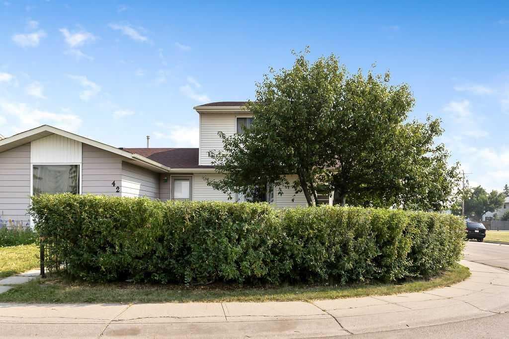 44 Falwood Crescent NE — photo 3