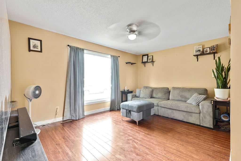 44 Falwood Crescent NE — photo 4