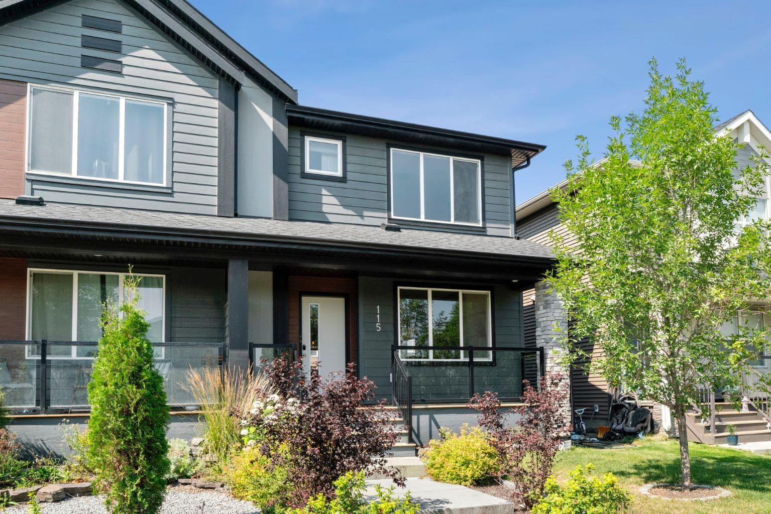 115 Wolf Willow Boulevard SE — photo 1